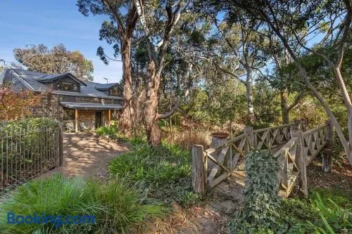 Woodlands Retreat - Image 1