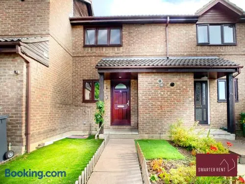 Woking - Parking Garden 2Bed - Image 1