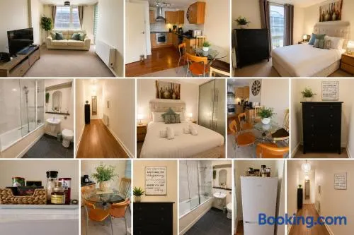 Central Milton Keynes 1BR - Balcony - Sleeps 4 - Image 1