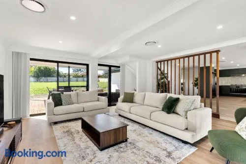 The Basin Cove - Sleeps 8 - Water Views - Image 1