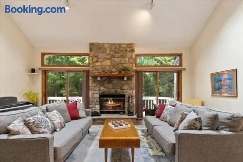 Split Rock Classic Chalet – Game Room & Family Friendly - Image 1