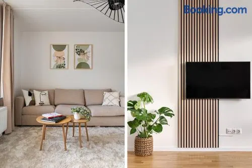 La Nordic Chic with free parking - Image 1