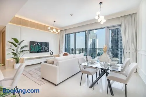 Elegant apartment in Dubai Creek Harbour - Image 1