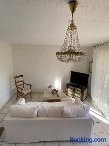 Grand appartement en résidence calme avec piscine - Image 1