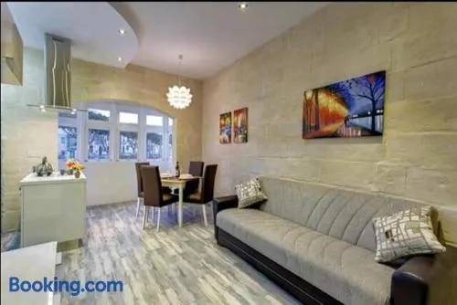 Seafront 1 bedroom Maisonette - Image 1