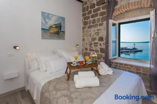 Seafront apartment in historical Cippico castle - Image 1