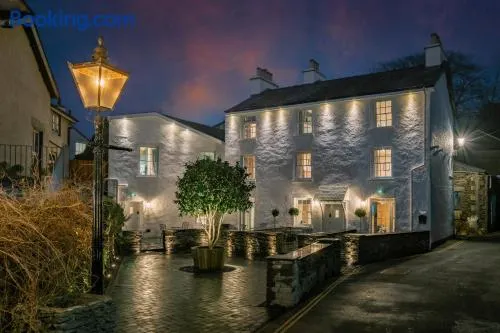 The White House - Off-Site Health Club & Spa 2 minute walk away - Image 1