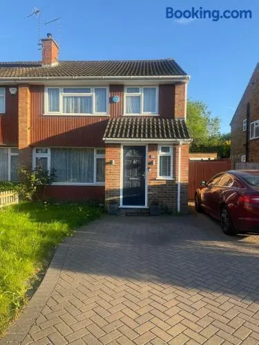 Three bedroom family home Near Taplow station - Image 1