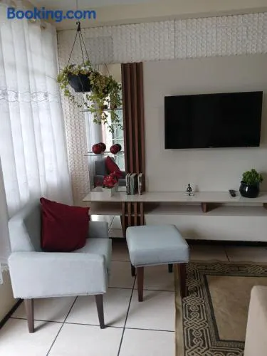 Casa confortavel com 2 quartos Wi-Fi e estacionamento numero 1 - Image 1