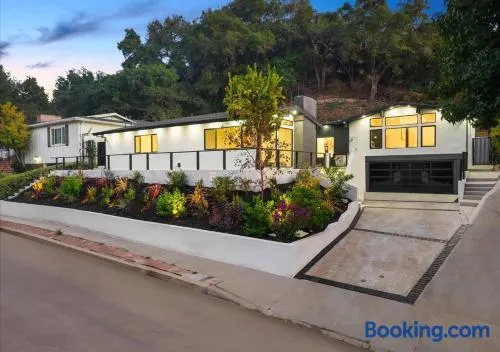 Freshly Built Near Universal Studios and Hollywood - Private Garage and Driveway Parking Near Sofi Stadium - Image 1