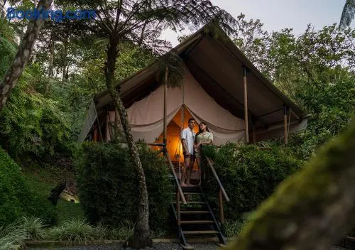 Glamping Bellavista - Escapada Romántica en el Lago Calima - Image 1