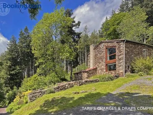 Gîte confortable avec vue imprenable près de Saint-Étienne - Image 1