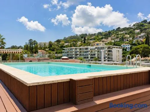 Apt Golfe Juan - 5min des plages - Parking privée - Piscine Rooftop - Image 1