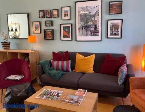 Peaceful 2 Bed Home with Parking Fast WIFI Easy Stress-Free Access to Bath - Image 1