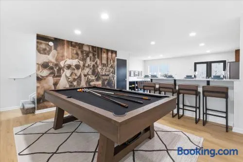 Amazing 5BR Retreat Near Downtown Indy - Image 1