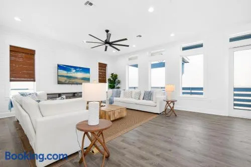Luxury Beach Retreat Pool, Game Room, Sleeps 16 - Image 1