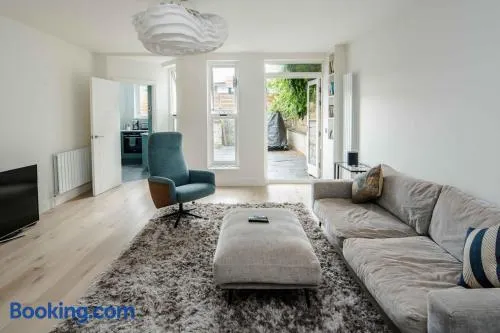 2 Bedroom Stylish Apartment in Notting Hill - Image 1