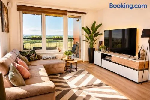 Elegant new flat near Airport TRAM to centre - Image 1