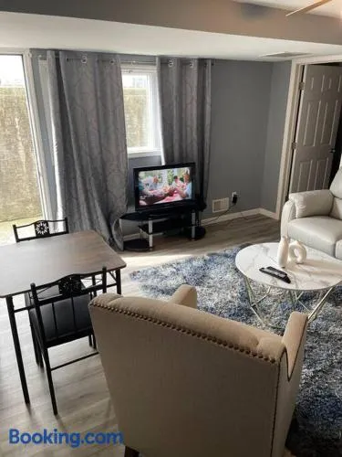 Modern one bedroom apartment - Image 1