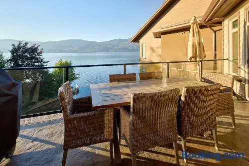 Lakeside Luxe Haven - Image 1