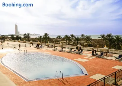 Beach Access Studio High-Speed WiFi Pool AlHamra - Image 1
