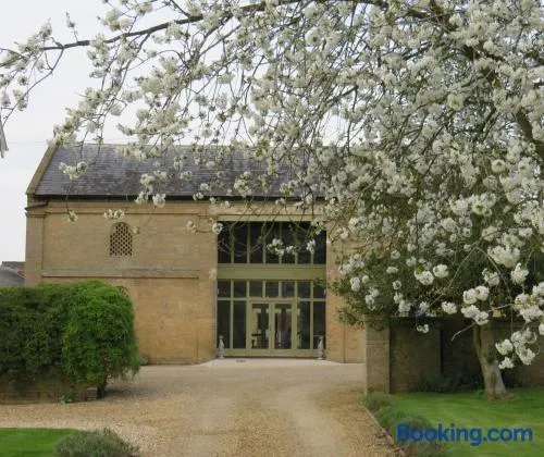Owl Barn - Image 1