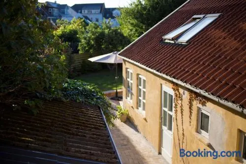 Townhouse with private garden in the centre - Image 1
