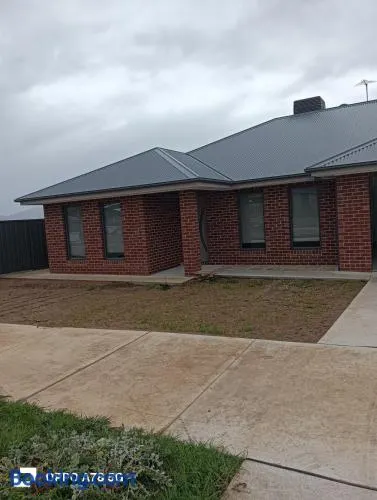 House in Albury Wodonga - Image 1