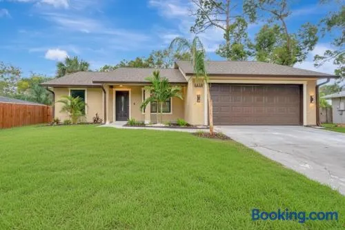 Daytona 500 Retreat Renovated 5 Bedroom Oasis - Image 1