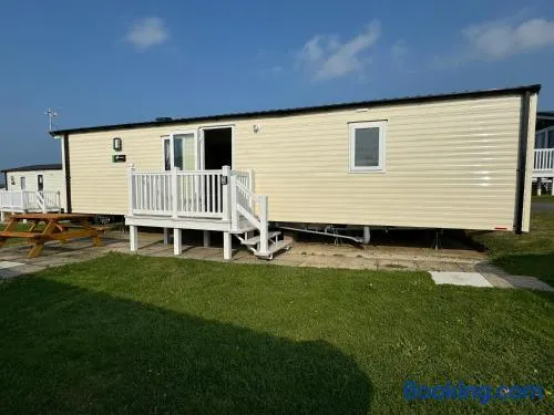 Modern Caravan 2 Bedrooms Sleeps 6 near Weymouth - Image 1