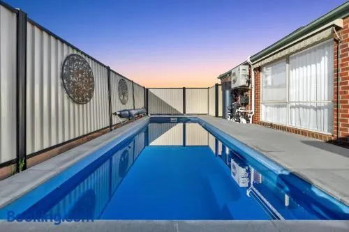 Your Tarneit Escape - 4BR Home with Pool & BBQ - Image 1