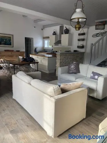 Grande maison familiale à Chaucre - 500 m de la plage surveillée - Image 1