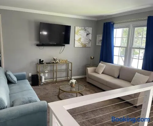 Homely & Alluring 5 bedrooms in Atlanta - Image 1