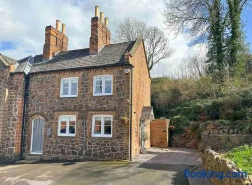 Honeysuckle Cottage - Image 1