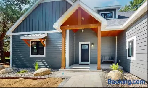 Northwoods Haven family home on Meta Lake - Image 1