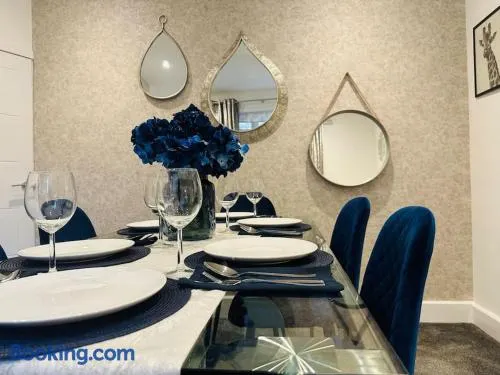 Home Away Luxury Living - Horley - Image 1