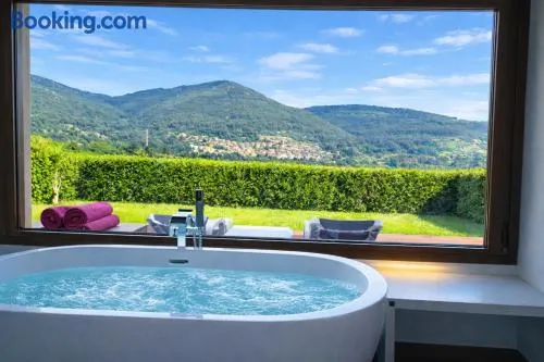 Relax natural en Vigo Rural Moss con Jacuzzi y Vistas - Image 1