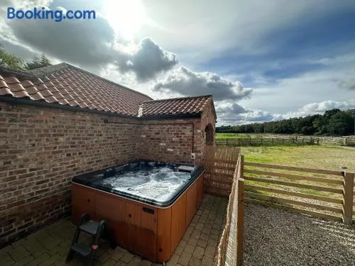 Granary cottage with HOT TUB - Image 1
