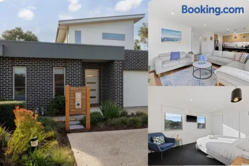Birchwood Villa Cowes, Pool & Tennis in complex - Image 1