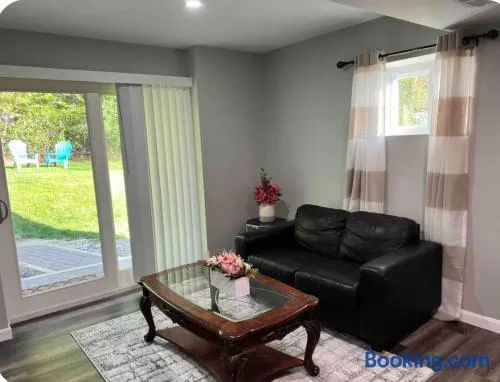Entire Beautiful Guest Two Bedroom with own entrance along routes 3, 495 & 95 - Image 1