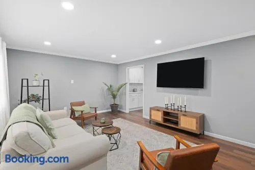 Cozy Home, 17 min from NYC, 2 Parking Spaces - Image 1