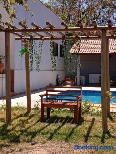 Casa aconchegante com 03 quartos - Image 1