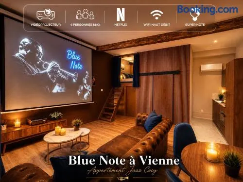 Cinéma & Ambiance Jazz Cosy au cœur de Vienne - Netflix - Hypercentre - Blue Note - France - Image 1