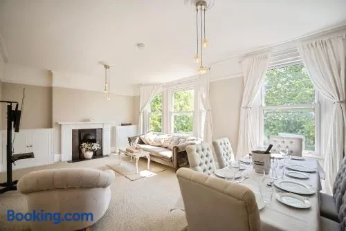 Large Victorian Apartment With High Speed Wifi 350mbps - Image 1