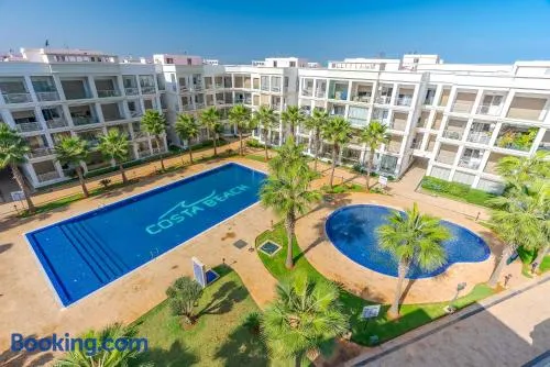 Spacious apartment with pool - Image 1