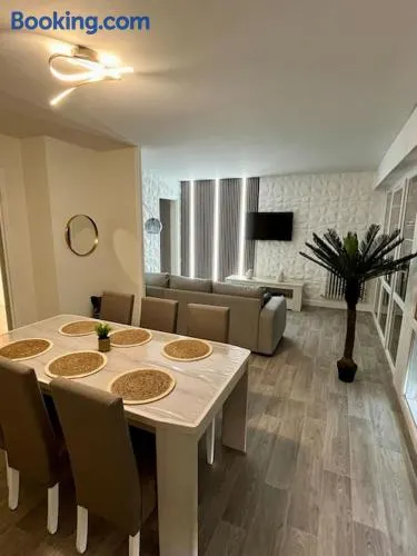 Le Tropical Home - Image 1