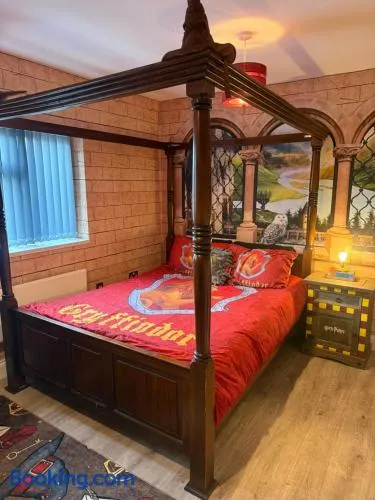 Potters Hideout- 2 Bedroom 2 Bathroom Apartment - Image 1