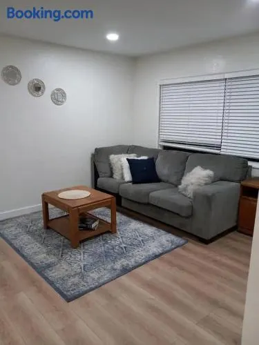 "Sage-3" Beautiful, comfortable 3 bedroom home in Rialto with AC and laundry - Image 1