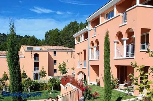 Two rooms appartment in residence with pool - Image 1
