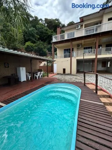 Casa exclusiva com piscina aquecida - Image 1